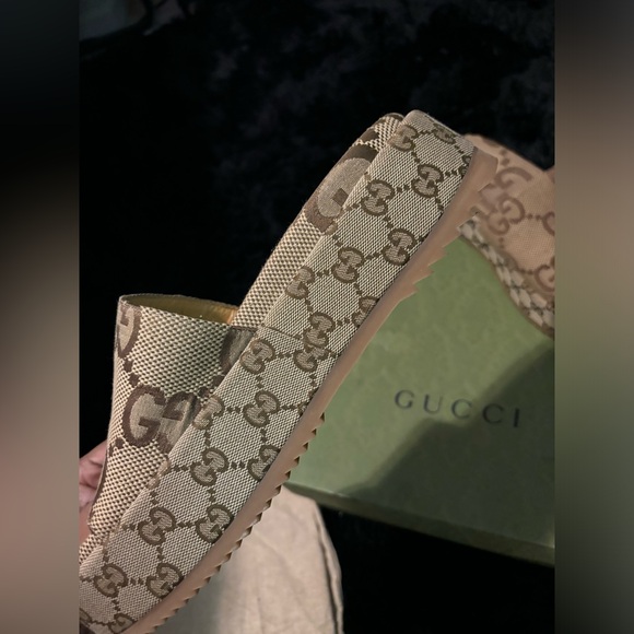Great condition wore once Gucci platform slides - Picture 9 of 12